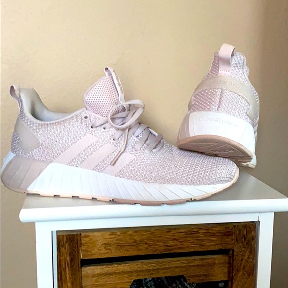 Adidas athletic shoes - Picture 1 of 1